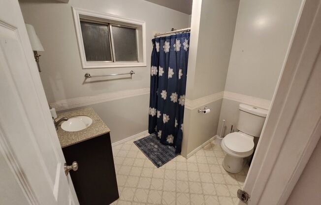 1 bed, 2 baths, $500