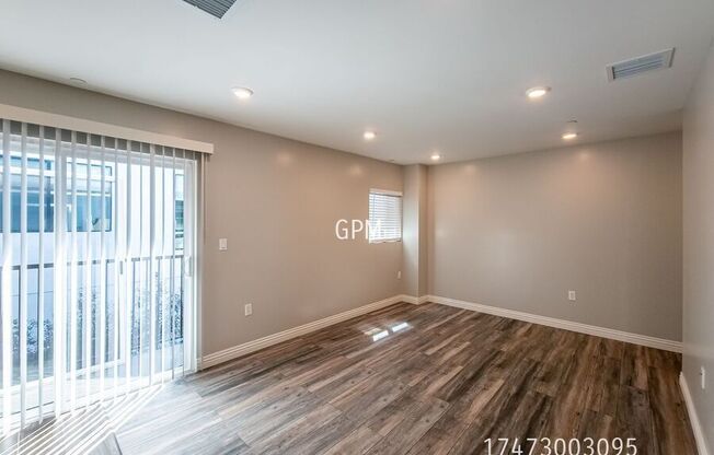 5258 DENNY AVE