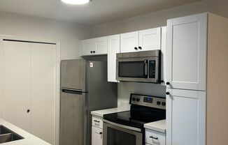 Floor Unit 2 Bedroom 2 Bath in Great Location