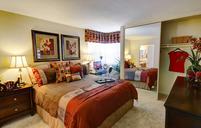 Where comfort meets convenienceâsteps from nature, minutes from it all!