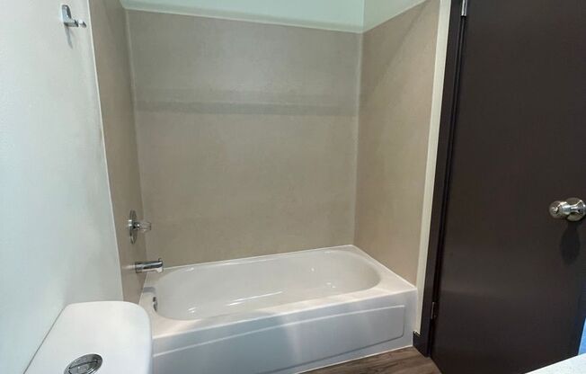 2 beds, 2 baths, $2,295, Unit 309