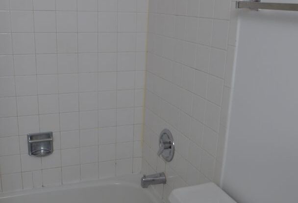 1 bed, 1 bath, 770 sqft, $1,950, Unit 207