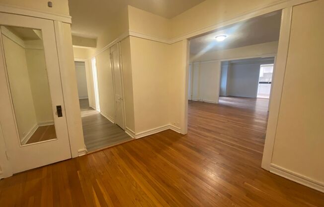 1 bed, 1 bath, 572 sqft, $1,510, Unit Old King Edward 15