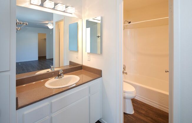 1 bed, 1 bath, 725 sqft, $1,995, Unit 17