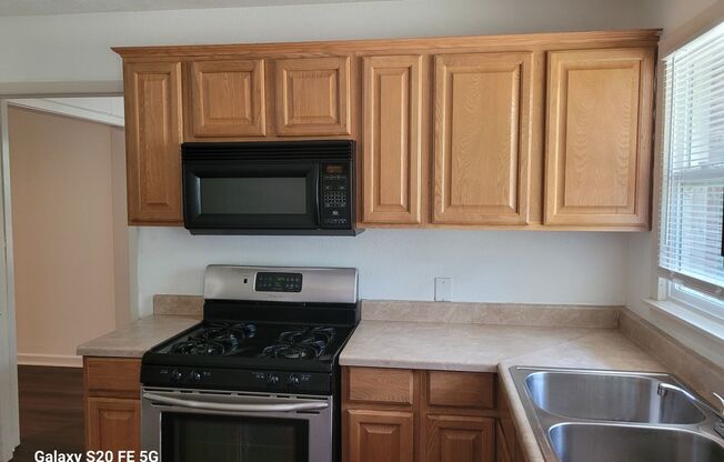 3 beds, 2 baths, $1,750