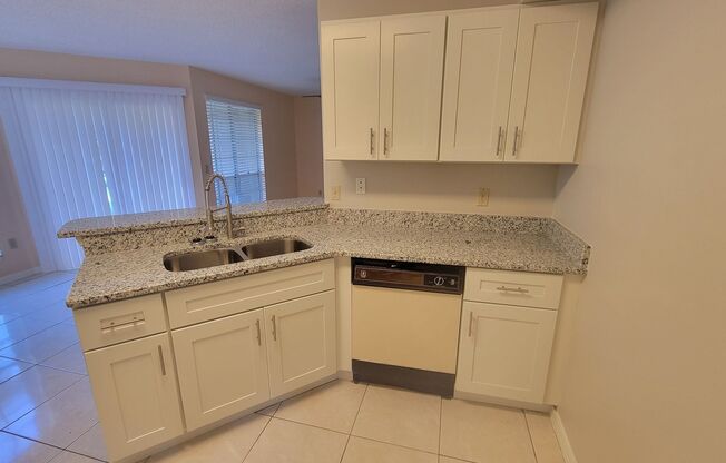 2 beds, 2 baths, $1,675, Unit Unit 102