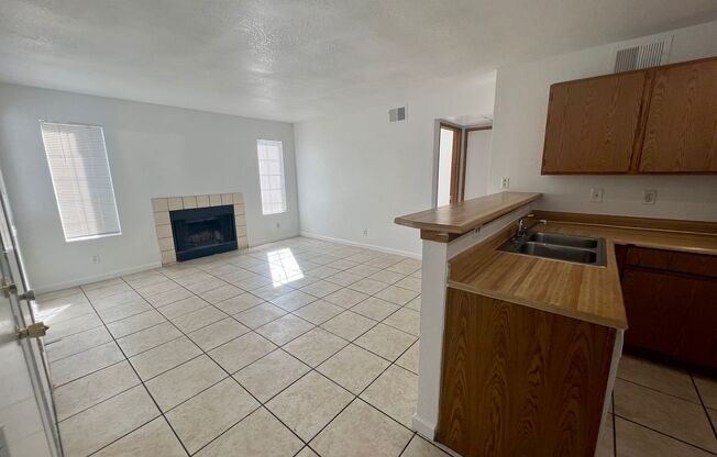 2 beds, 1 bath, $1,400