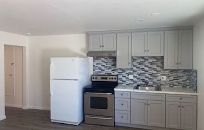 527 VAQUEROS AVE