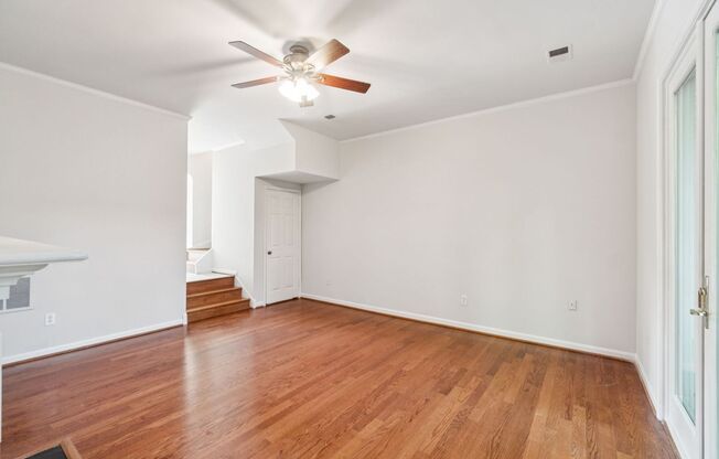 Wonderful, 4 level Arlington Brick townhome!