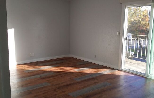 2 beds, 1 bath, $1,350, Unit 07