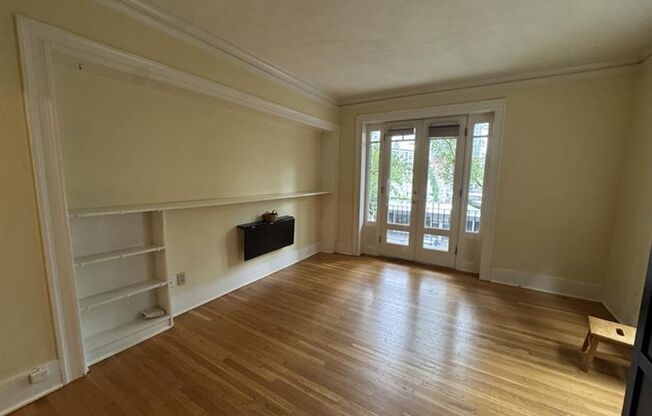 1811 NW Couch Street #305 ~ Historic Nob Hill Studio