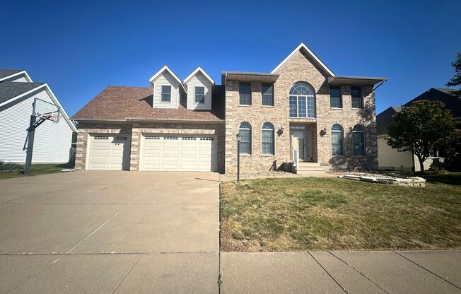 4 beds, 5 baths, $2,975