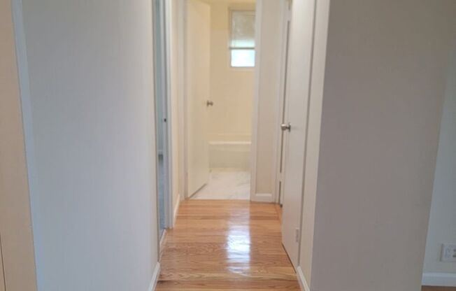 2 beds, 1 bath, 860 sqft, $2,100, Unit 3F