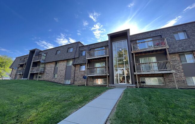 121st and Dodge Expressway - freshly remodeled, modern unit in prime location!