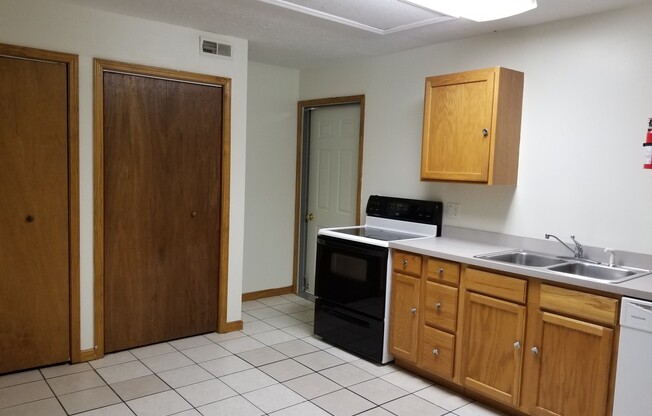 3 beds, 1 bath, 800 sqft, $1,875, Unit 631