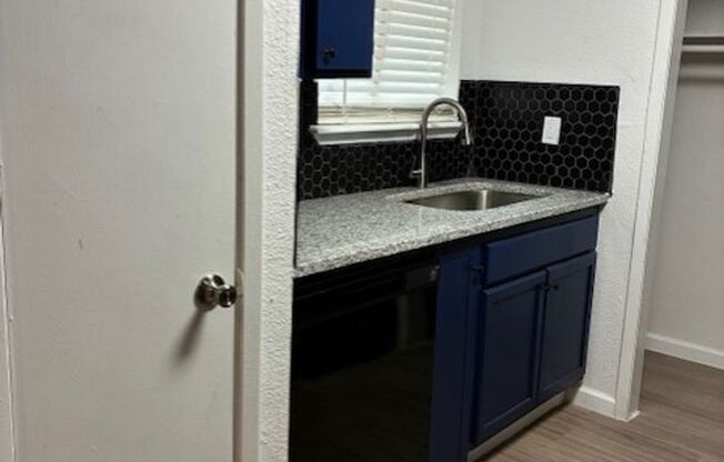 1 bed, 1 bath, 750 sqft, $925, Unit 6801