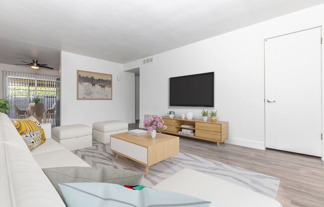 2 beds, 1 bath, 800 sqft, $1,549, Unit 112