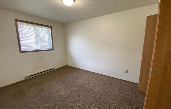 3 beds, 1 bath, 900 sqft, $995, Unit 03