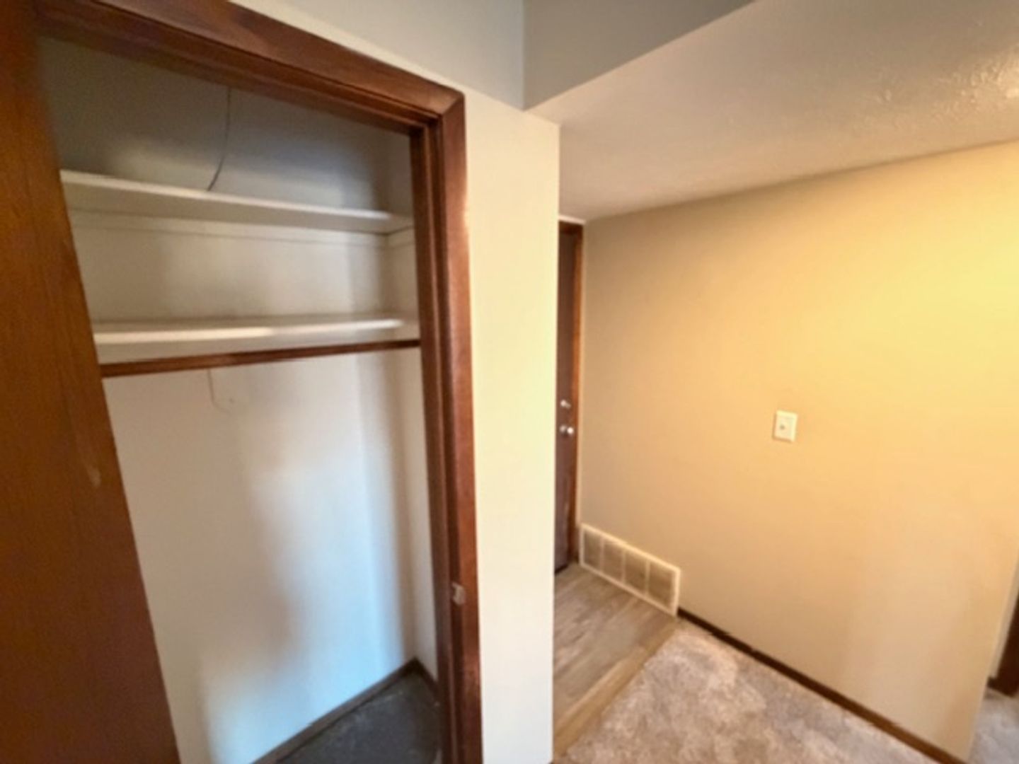 1 bed, 1 bath, 650 sqft, $870, Unit 1515-13