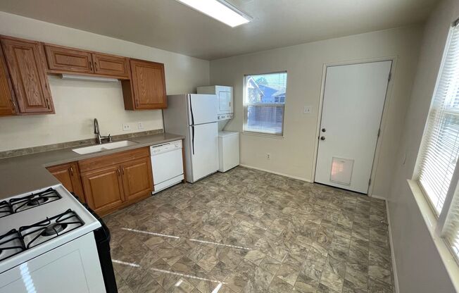 Cute 2 BR 1 BA Home in Midtown!