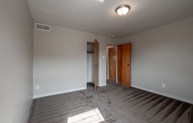 2 beds, 1 bath, $1,140, Unit Apt. 42