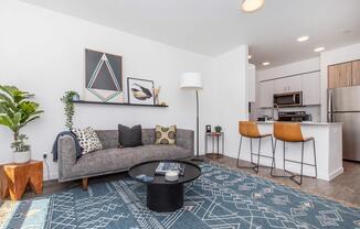 1 bed, 1 bath, 670 sqft, $1,599