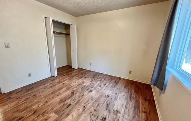 2 beds, 1 bath, 864 sqft, $1,300