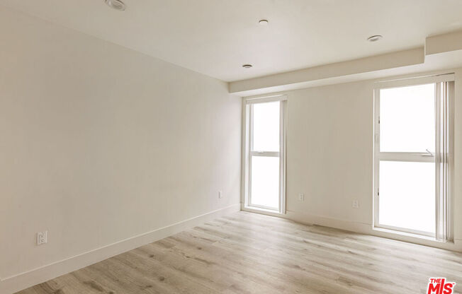 5456 1/2 BARTON AVE