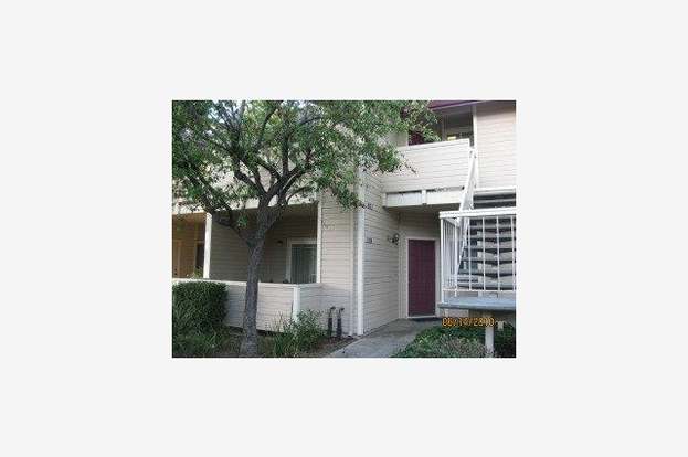 1120 CEDAR GABLES DR