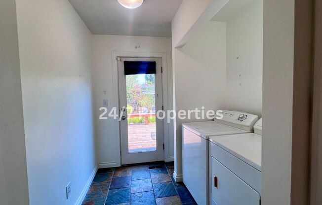 2 beds, 1 bath, $2,595