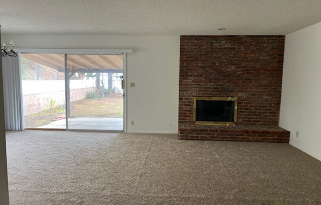 Hillside 3 Bed / 1 3/4 Bath Ranch Style Home Nestled In A Secluded Cul-de-sac