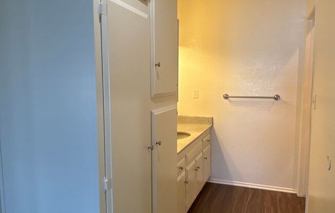 1 bed, 1 bath, 644 sqft, $2,125, Unit 86
