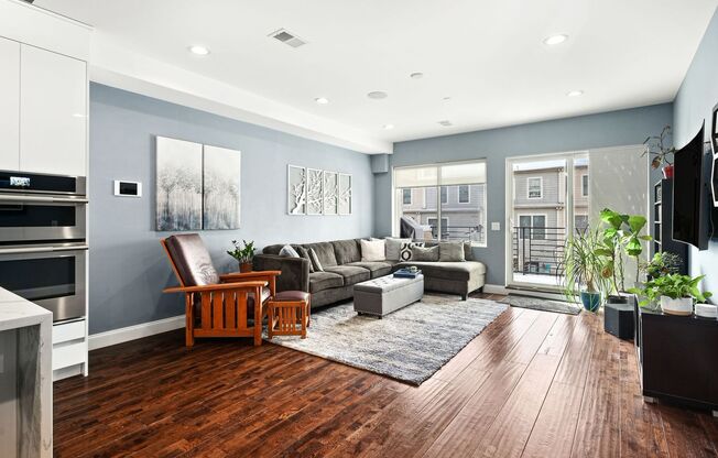 Premium Francisville Condo with Roofdeck!