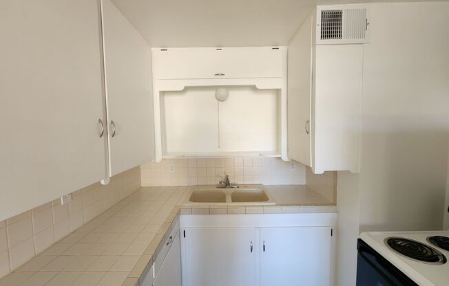 Fantastic 2 bed 1 bath right near ASU!