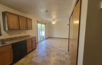 2 beds, 1 bath, 1,000 sqft, $1,300, Unit 3005 Wildlife Drive