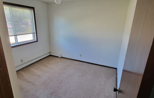 2 beds, 1 bath, $1,100