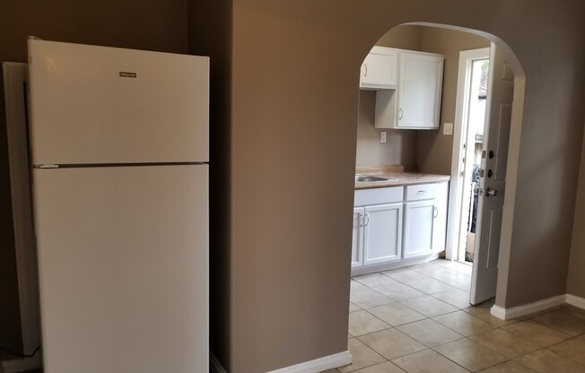 2 beds, 1 bath, 700 sqft, $925