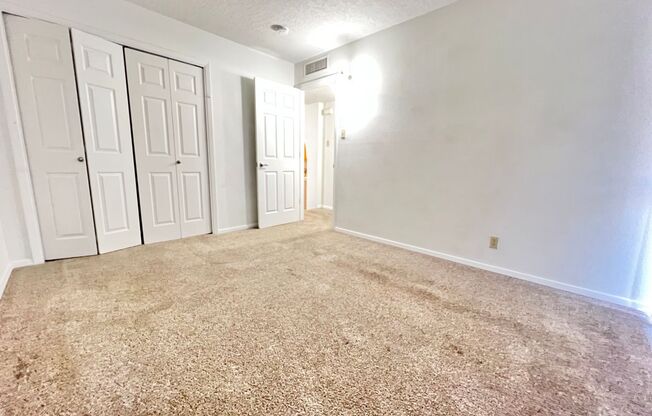 2 beds, 1 bath, 810 sqft, $1,095, Unit 15-C