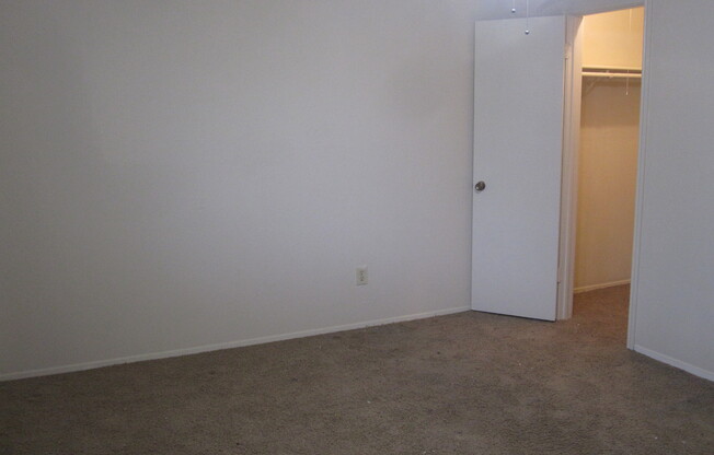 2 beds, 1 bath, $1,595