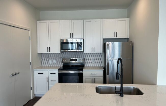 2 beds, 2 baths, 958 sqft, $2,515, Unit 906