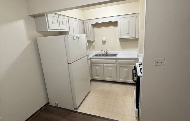 2801 CUSTER 1BR