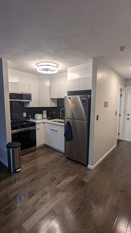 Studio, 1 bath, 405 sqft, $1,850, Unit 43