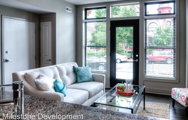 1042 S. 30th Avenue