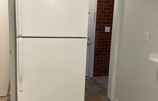 2 beds, 1 bath, 925 sqft, $1,095, Unit 42