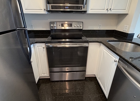 1 bed, 1 bath, 796 sqft, $3,300, Unit 2203