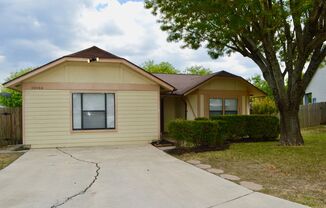 Charming 3 bed 2 bath with a converted garage in Heritage Farms