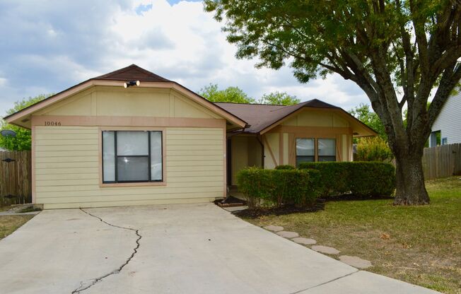 Charming 3 bed 2 bath with a converted garage in Heritage Farms