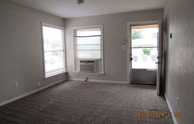 3 beds, 1 bath, $750