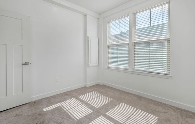 Spacious 3 BR/3.5 BA Townhome in Brooklyn Park!