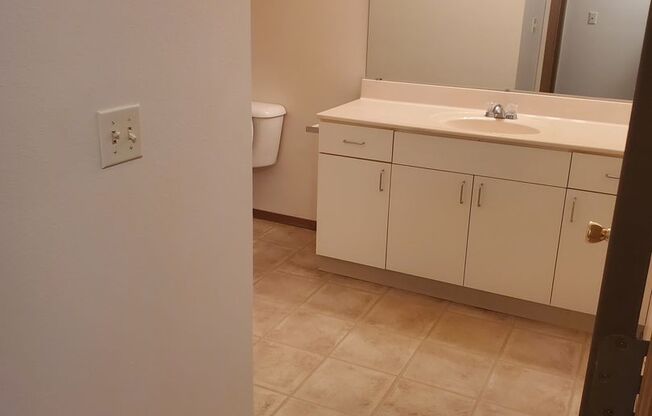 2 beds, 1 bath, 1,010 sqft, $1,269, Unit PL   4103